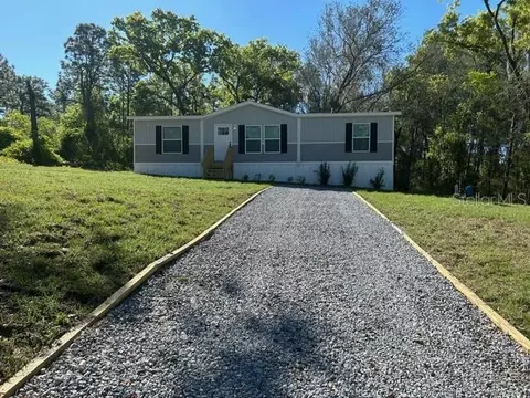 211 3rd Ave, Satsuma, FL 32189
