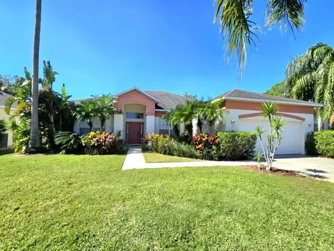 1122 Golf Course Pkwy, Davenport, FL 33837