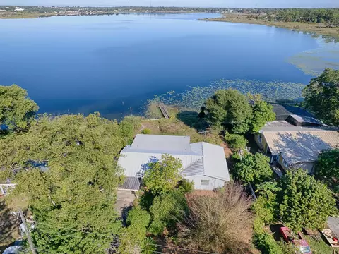 31317 Saunders Cir, Tavares, FL 32778