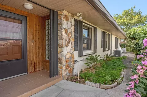 208 Aviation Dr, Winter Haven, FL 33881