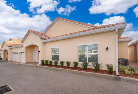 2908 Shantiniketan Blvd #J-8, Tavares, FL 32778