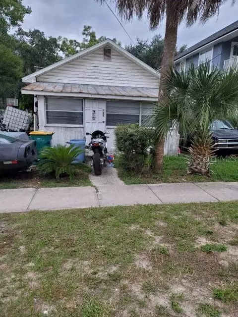 711 W Main St, Tavares, FL 32778