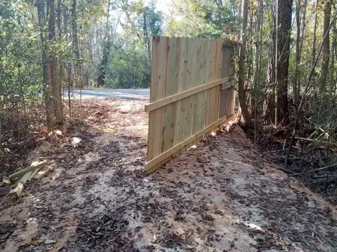 148 Plantation Rd, Wewahitchka, FL 32465