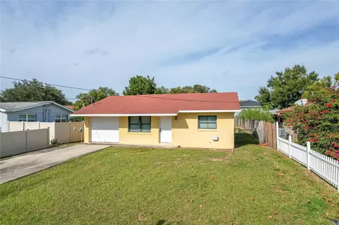 1401 Nichols Dr, Tavares, FL 32778