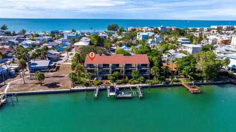 135 92nd Ave #1, Treasure Island, FL 33706