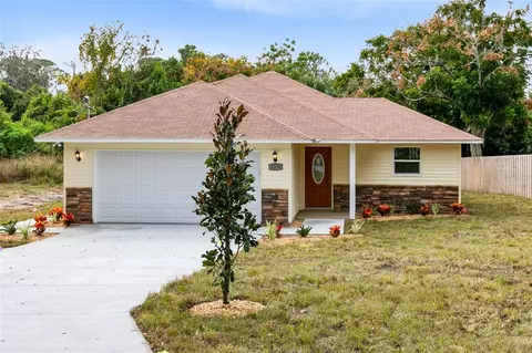 2380 Crescent Dr, Mount Dora, FL 32757