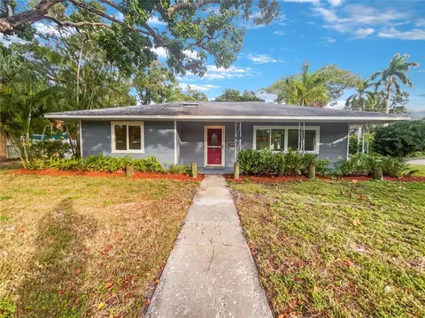 1417 30th St W, Bradenton, FL 34205
