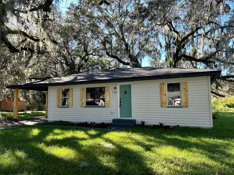 2722 Westside Dr, Leesburg, FL 34748