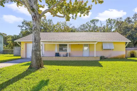 945 Williamsburg Dr, Titusville, FL 32780