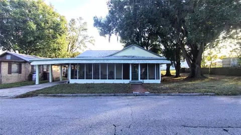 20 E 3rd St, Frostproof, FL 33843