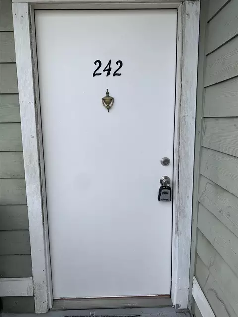242 Scottsdale Sq #242, Winter Park, FL 32792