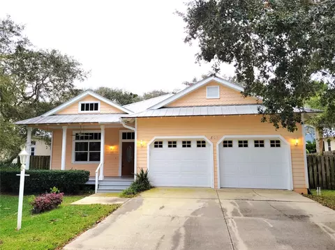 805 E 1st Ave, New Smyrna Beach, FL 32169