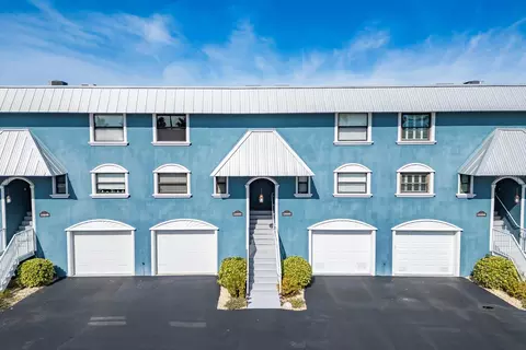 12550 Capri Cir N #3, Treasure Island, FL 33706