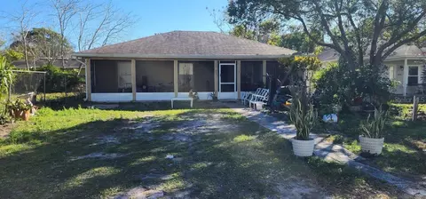 411 W Hull Ave, Oakland, FL 34760