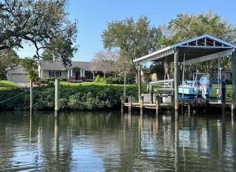616 Hillcrest Dr, Bradenton, FL 34209