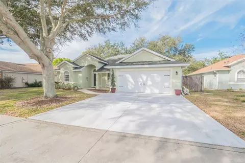 2502 E Moonlight Ln, Eustis, FL 32726