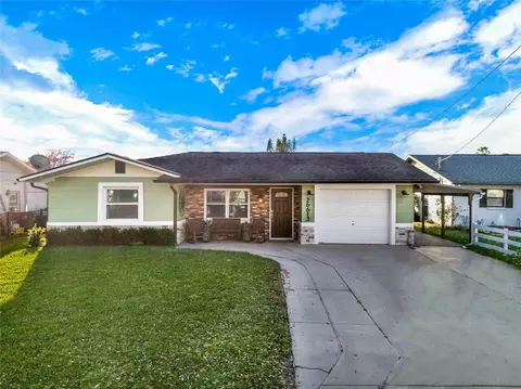 26613 Cayman Dr, Tavares, FL 32778