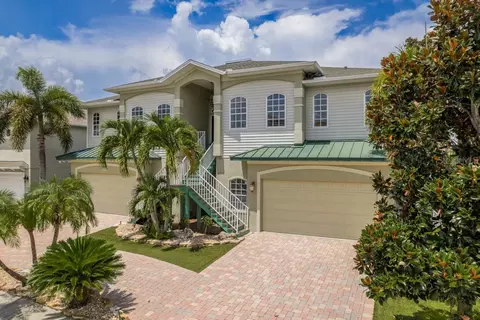 321 Manatee Ln, Tarpon Springs, FL 34689