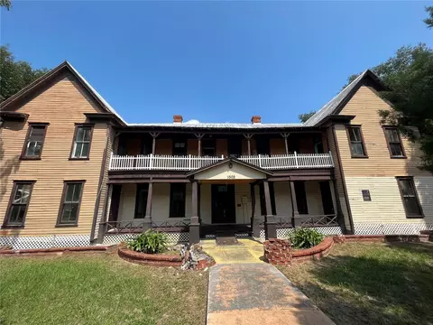 1502 High St, Leesburg, FL 34748