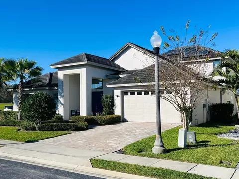 2562 Heritage Green Ave, Davenport, FL 33837