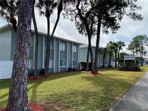 379 47th Ave N #105, Saint Petersburg, FL 33703