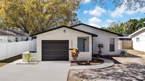 221 NE Monroe Cir N, Saint Petersburg, FL 33702