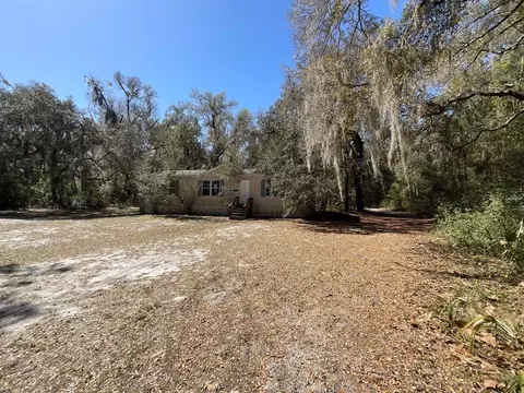 201 S East St, Interlachen, FL 32148