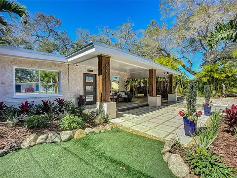 656 S Pine St, New Smyrna Beach, FL 32169