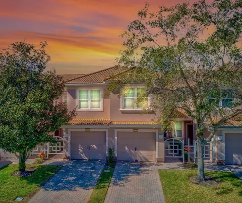 1246 Romani Ave, Davenport, FL 33896