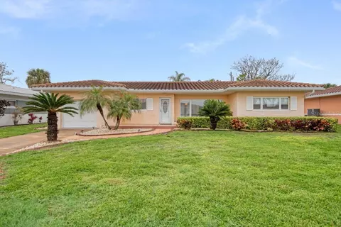 104 19th St, Belleair Beach, FL 33786