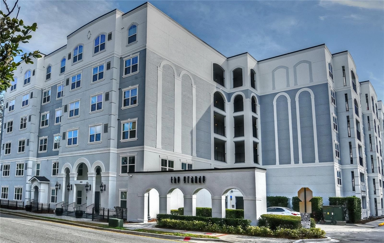 304 E SOUTH ST Unit 4027  