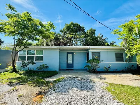 1202 E Caroline St, Tavares, FL 32778