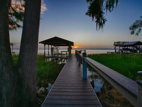 506 Lakeshore Dr, Eustis, FL 32726