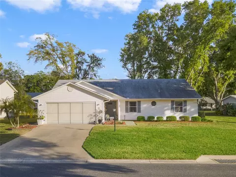 26724 Racquet Cir, Leesburg, FL 34748