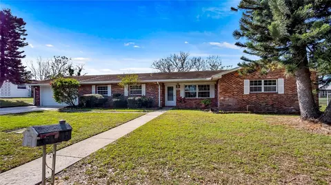 808 Lake Villa Way, Haines City, FL 33844