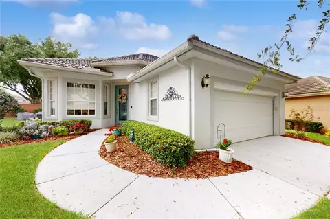 218 Lake Region Blvd S, Winter Haven, FL 33881