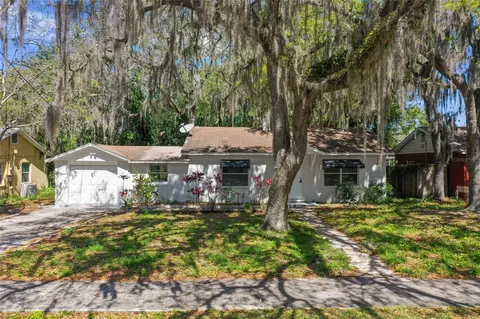 2002 High St, Leesburg, FL 34748