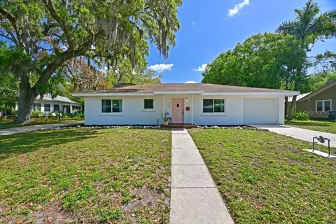 319 30th St W, Bradenton, FL 34205