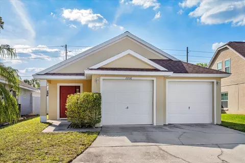 2208 Woods Edge Cir, Orlando, FL 32817