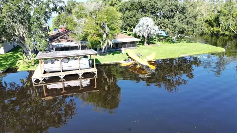 13031 Country Club Dr, Tavares, FL 32778