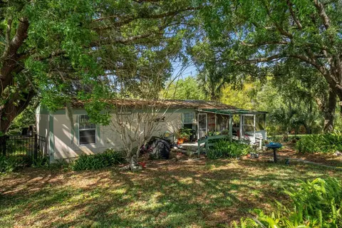 48 Lone Pine Ct, Davenport, FL 33837