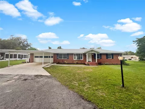 10 W Bay St, Yalaha, FL 34797