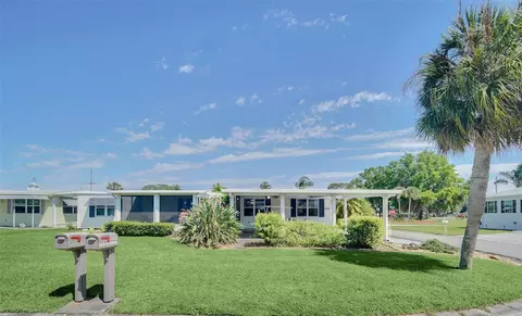 31628 Blanton Ln, Tavares, FL 32778
