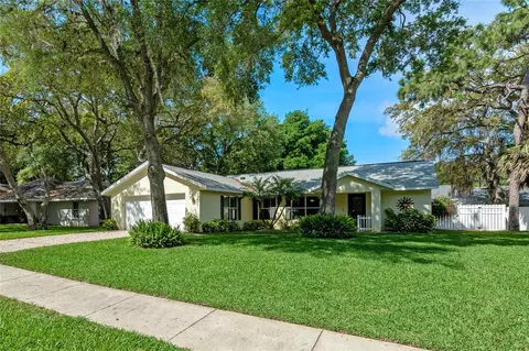33935 Secret Hill Dr, Leesburg, FL 34788