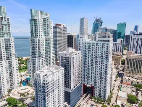 227 NE 2nd St #2201, Miami, FL 33132