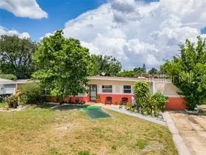 9 Areca Dr, Orlando, FL 32807