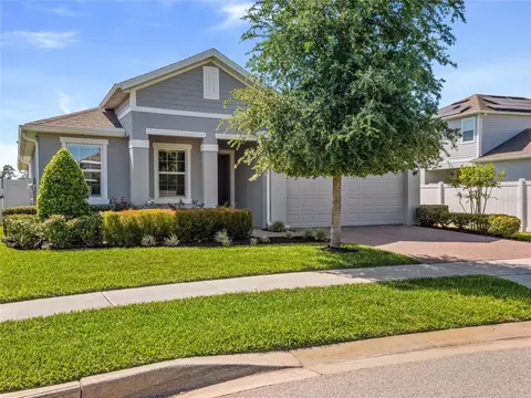 951 Compass Landing Dr, Orange City, FL 32763
