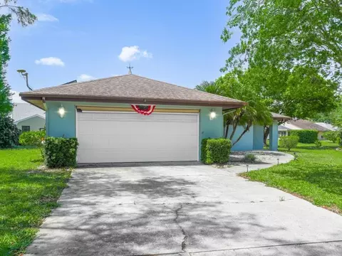519 Pebble Springs Ct, Winter Haven, FL 33884