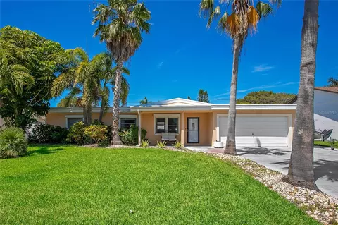 7115 S Shore Dr S, Saint Petersburg, FL 33707
