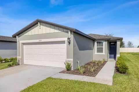 3709 Radiant Mountain Dr, Plant City, FL 33565